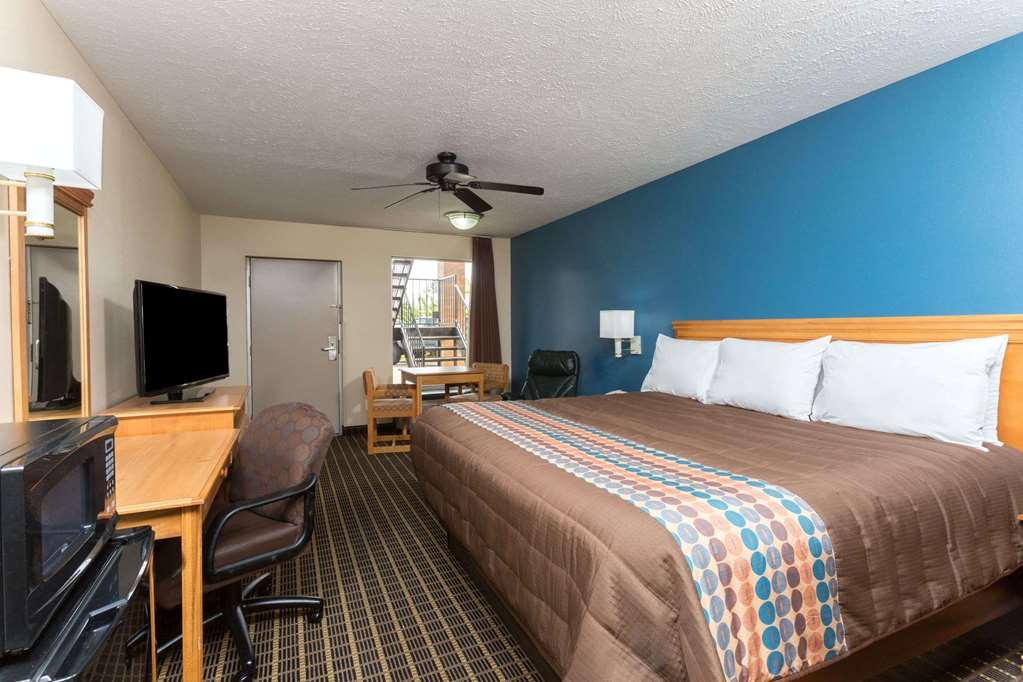Days Inn By Wyndham Forest Rom bilde